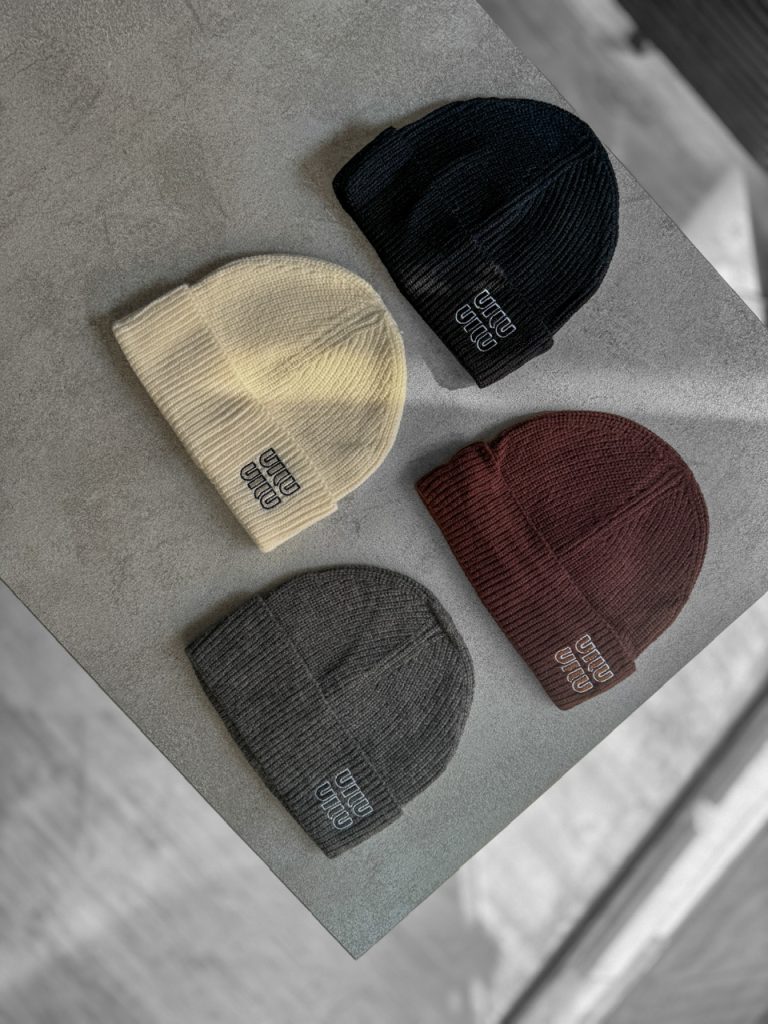 صفحه اصلی 16 کلاه بافت گلدوزی Miu Miu کد 581