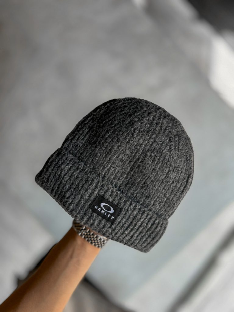 صفحه اصلی 18 کلاه بافت ریز Oakley کد 584