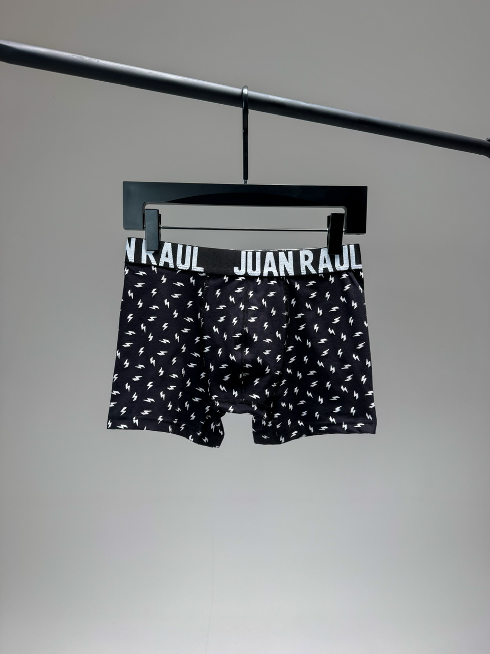 شورت مردانه پادار Thunderbolt برند Juan Raul